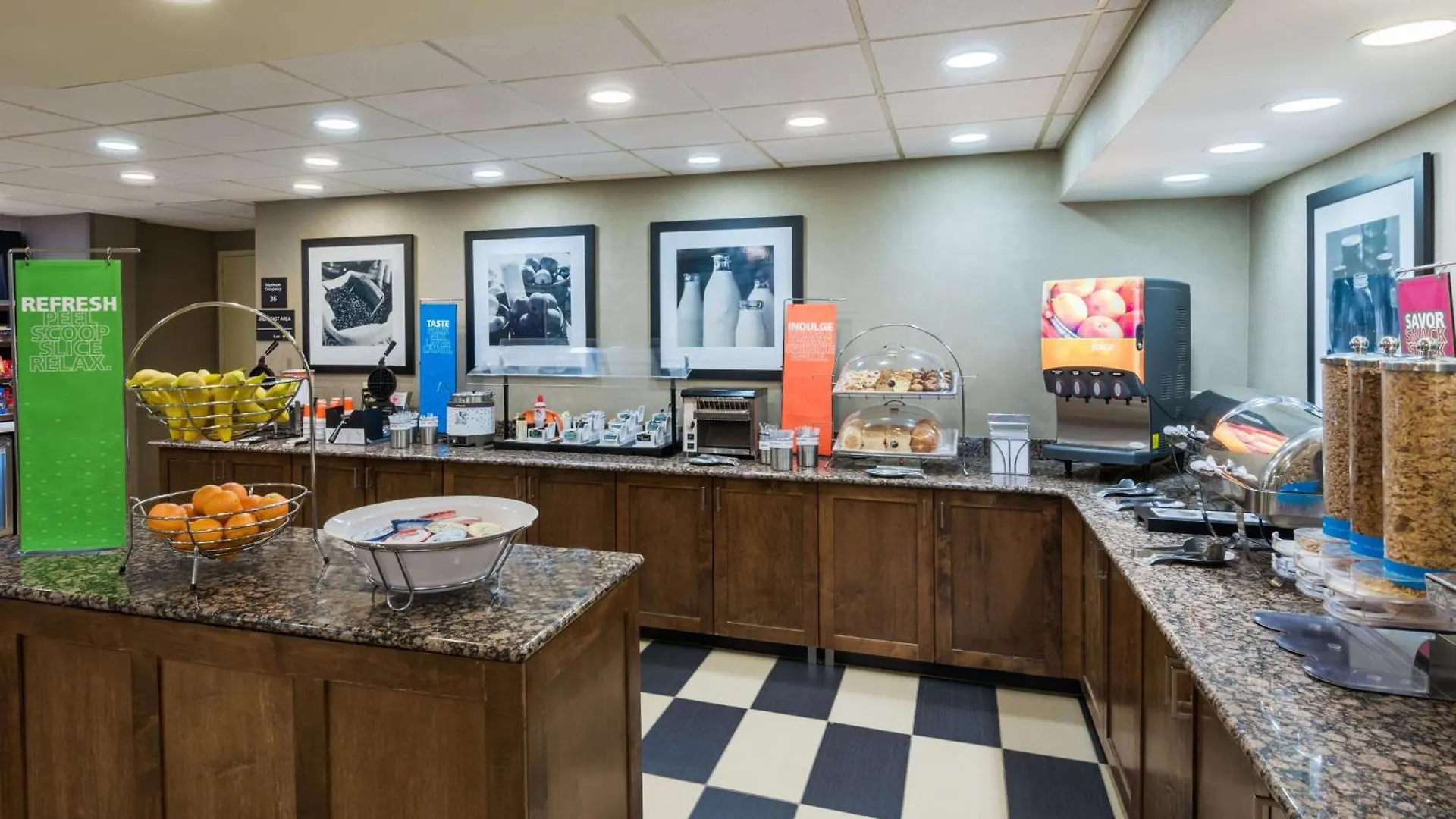 Hampton Inn Charlotte University Place 3*,