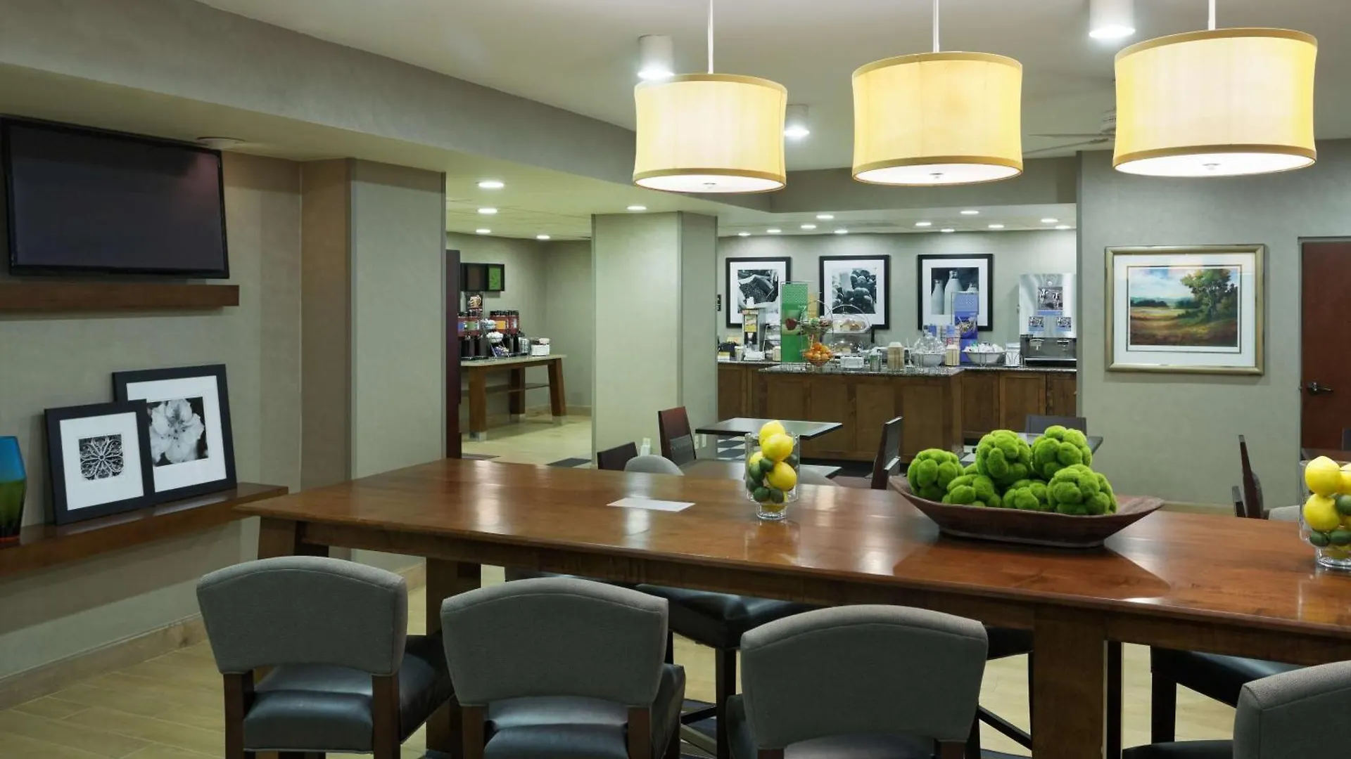 Hampton Inn Charlotte University Place 3*,